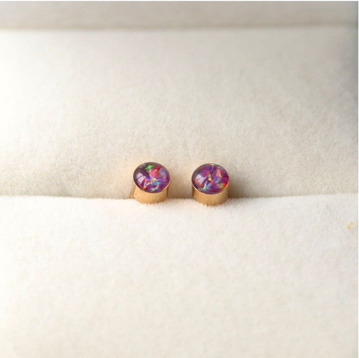 Elegant memorial jewellery – small gold-filled 4mm stud earrings with ashes and opal flakes, perfect for everyday wear.
