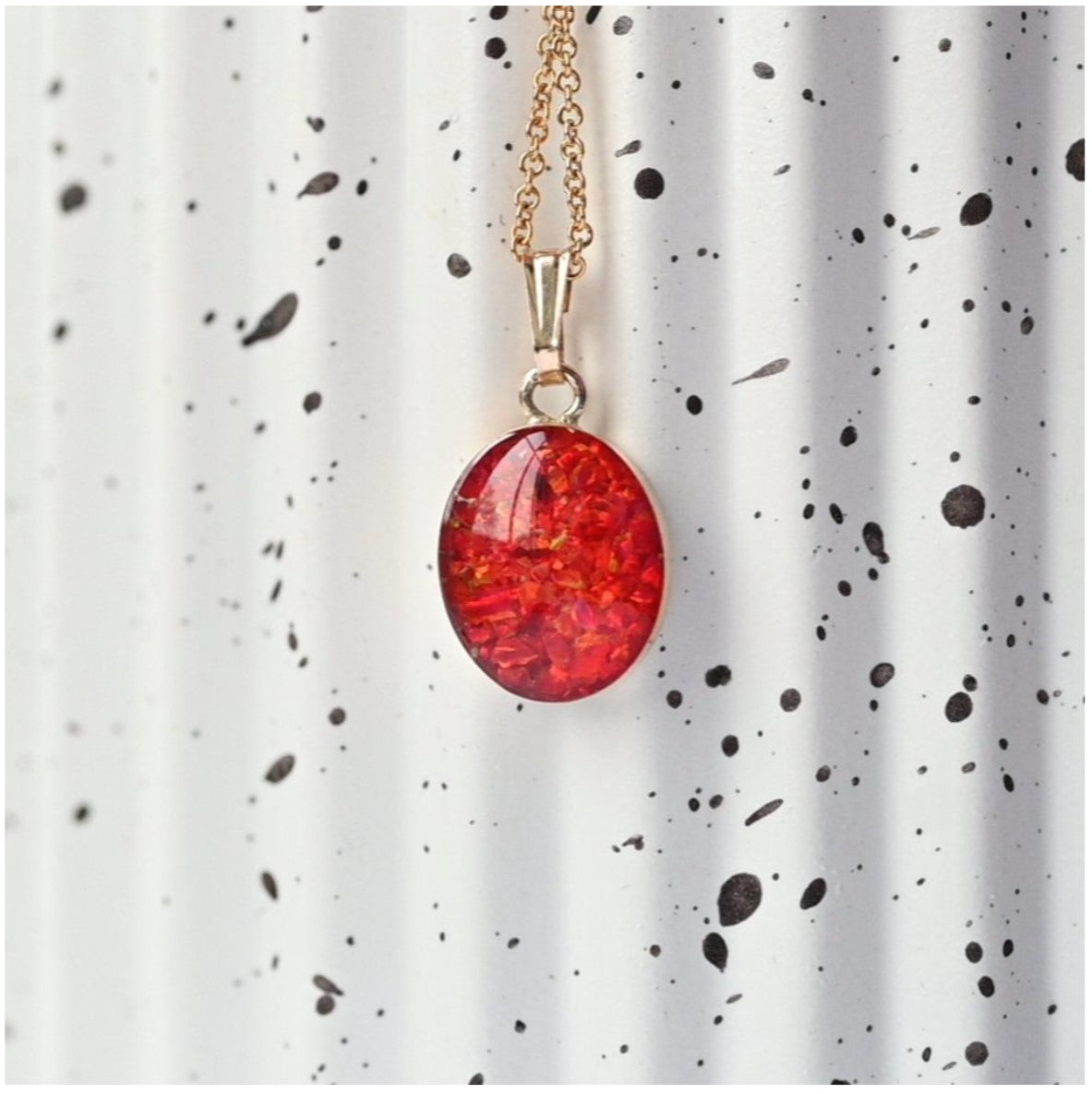 Gold-Filled Memorial Necklace with Ashes and Iridescent Opal Flakes – A stunning memorial necklace with a gold-filled pendant containing ashes or hair and shimmering iridescent opal flakes.