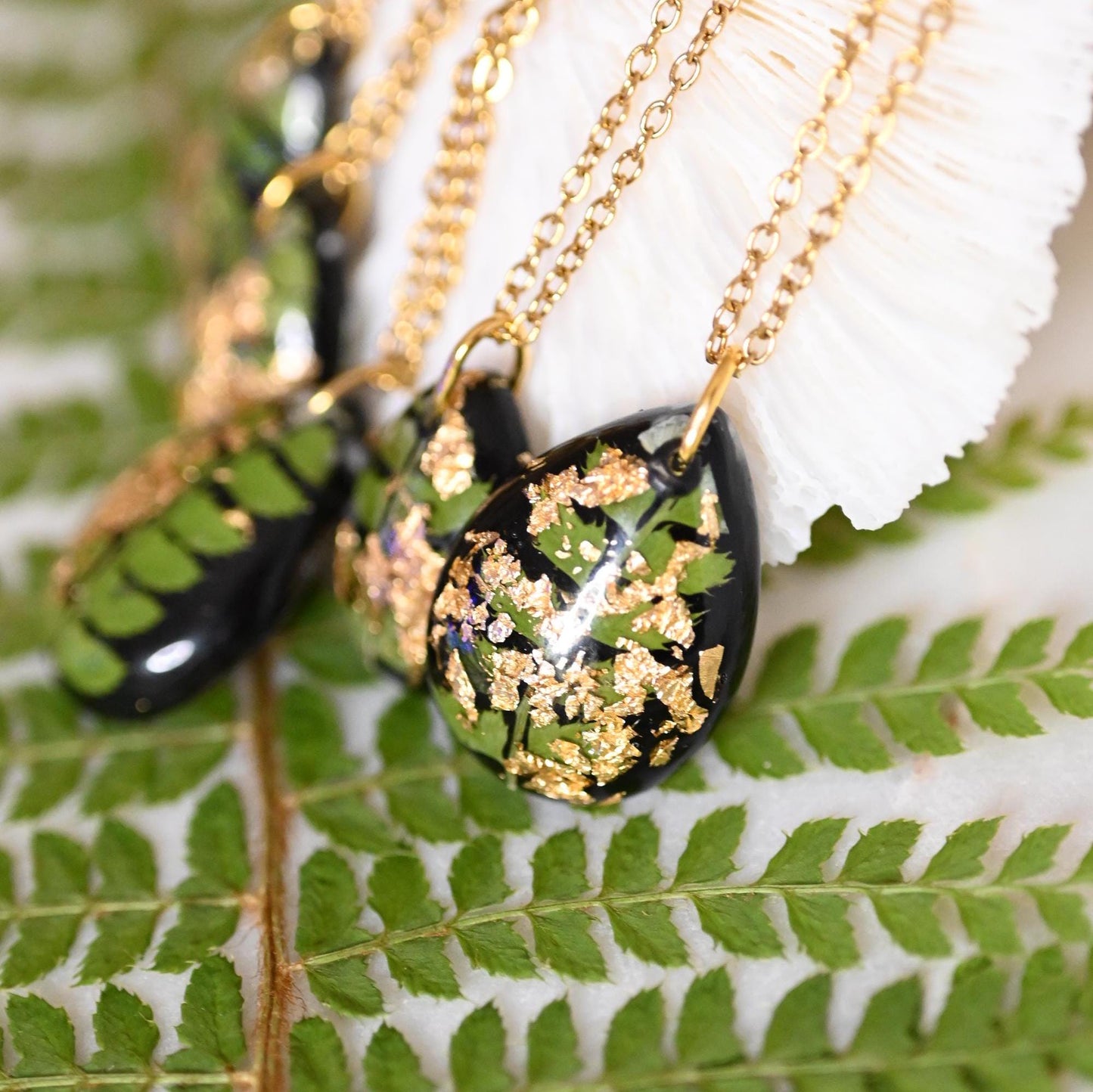 Black and Gold Teardrop Fern Pendant Necklace – Nature-Inspired Jewellery