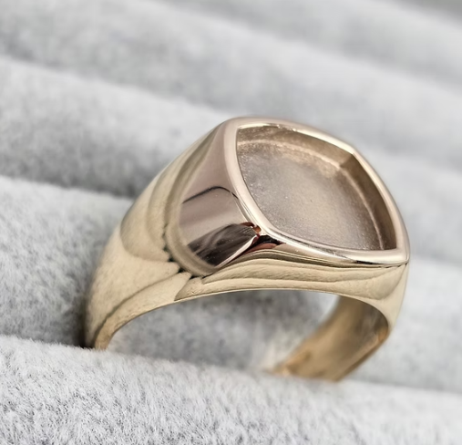 9ct yellow gold unisex square signet ring side profile view