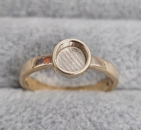 9ct yellow gold plain round 6mm bezel ring top view