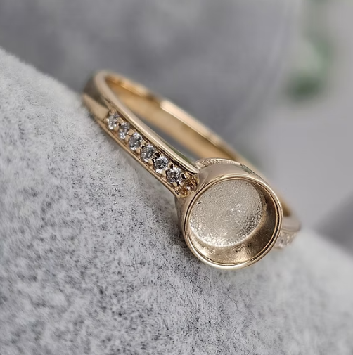 9ct yellow gold 6mm round bezel CZ ring side angled view showing band profile