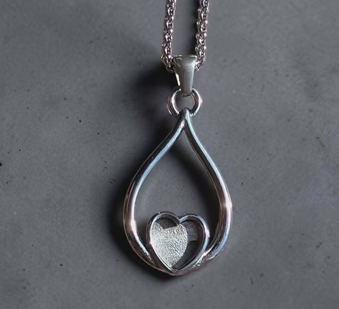 316L stainless steel eternal heart loop pendant necklace showing open teardrop loop with floating heart bezel on fine rolo chain