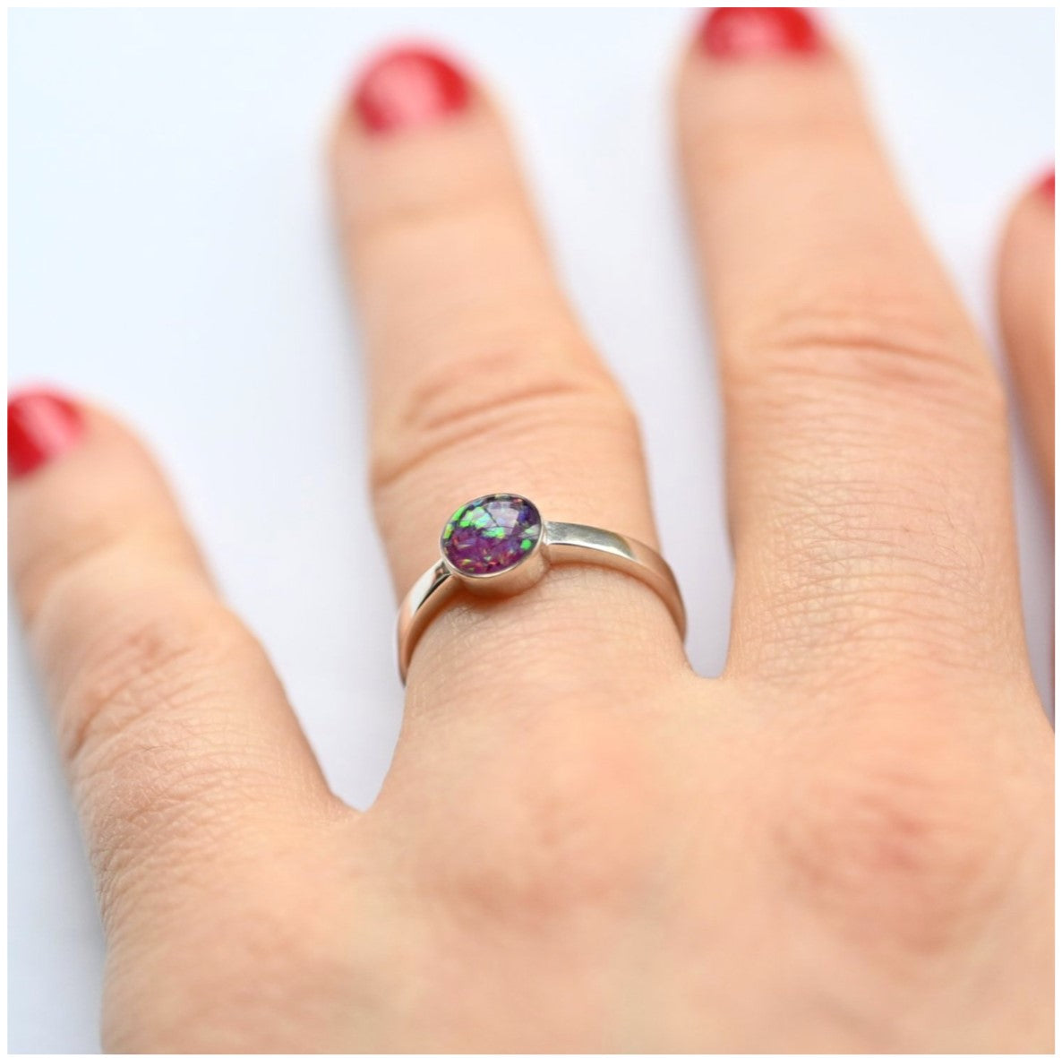 Simple 6mm Round Sterling Silver Ring with Ashes & Opal Flakes – A clean, classic 6mm round ring, crafted from sterling silver, designed to hold ashes, hair, or dried flowers in resin.