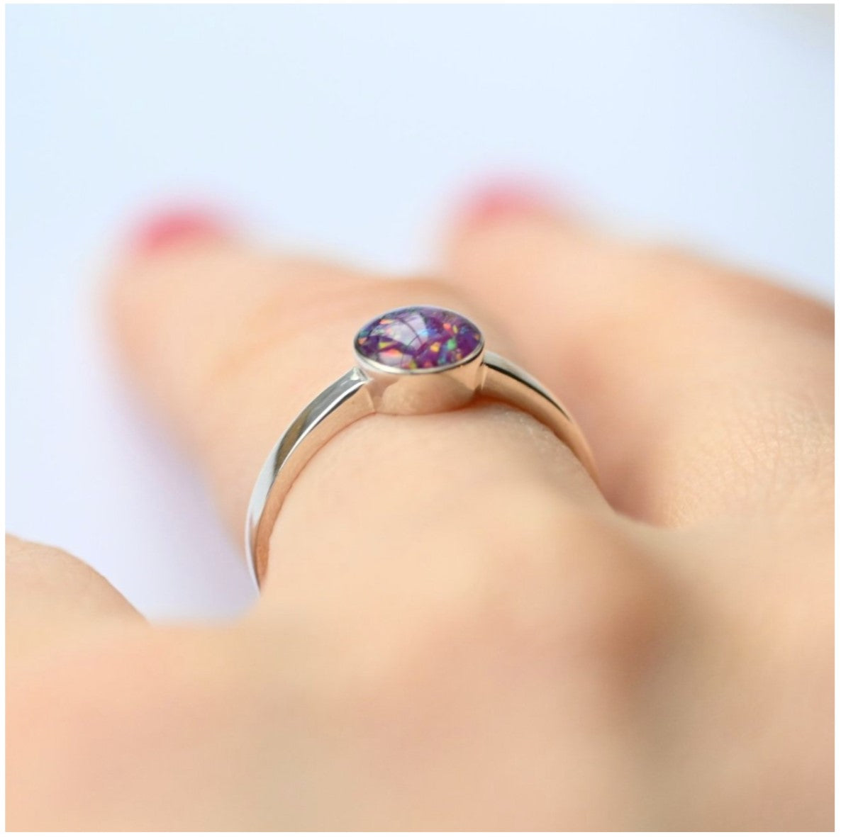 Elegant 6mm Round Memorial Ring with Opal Flakes & Personalised Keepsake – A timeless and meaningful memorial ring featuring opal flakes and the option to incorporate ashes, hair, or dried objects.