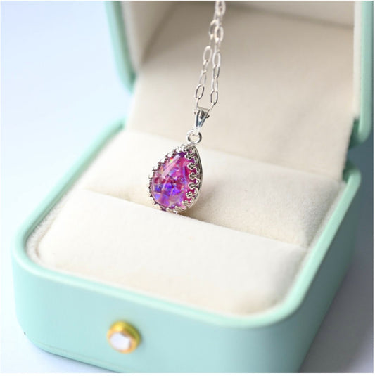 Teardrop Memorial Necklace with Ashes in Sterling Silver – A handcrafted sterling silver teardrop pendant holding cremation ashes and iridescent opal flakes, a timeless keepsake.