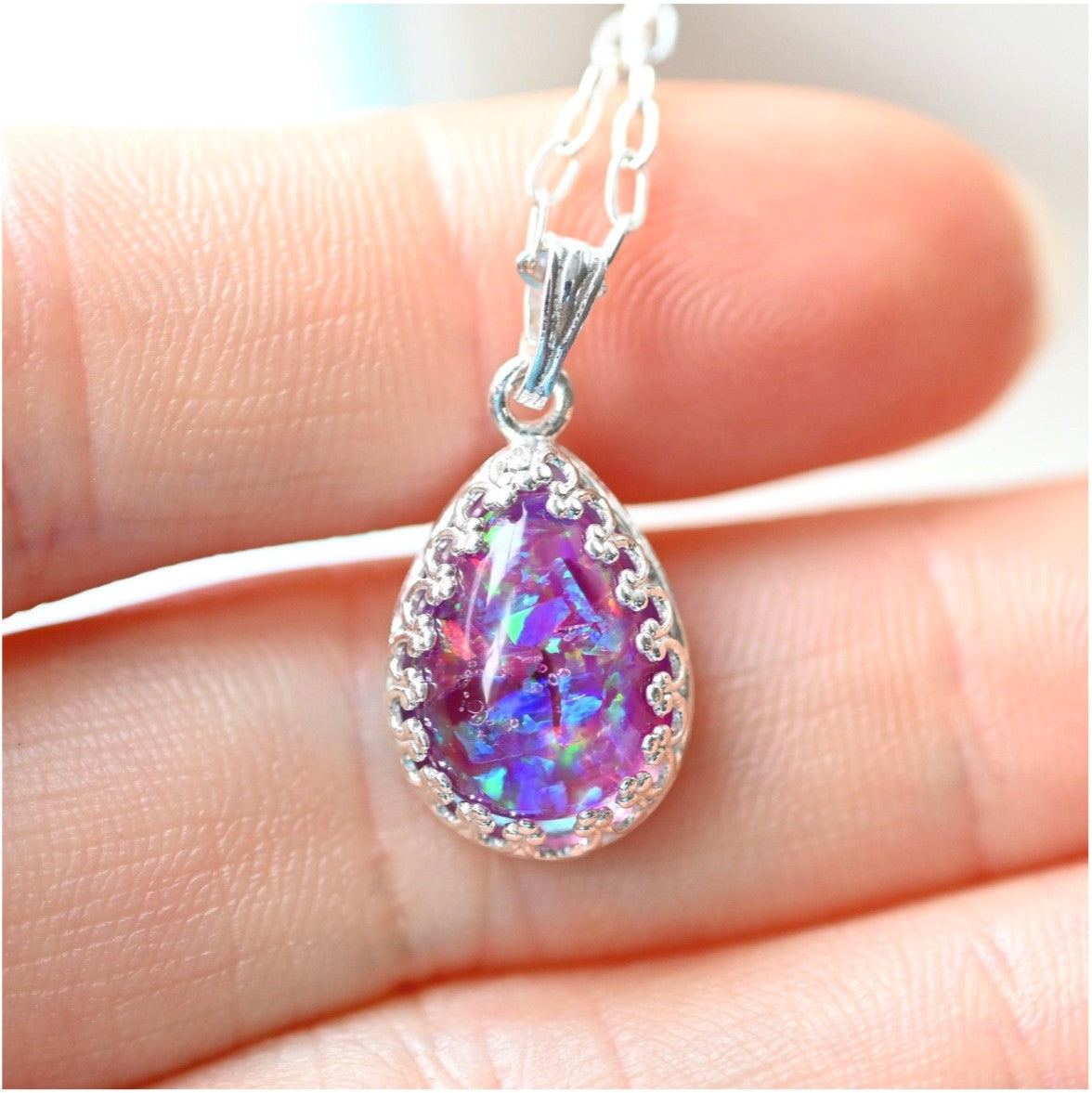 Side View of Sterling Silver Teardrop Ashes Pendant – A detailed side angle of the teardrop pendant, highlighting its smooth finish and elegant design.