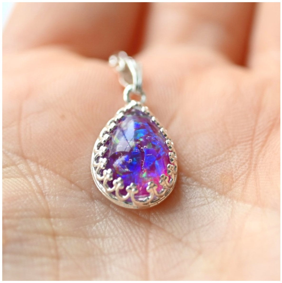 Close-up of Sterling Silver Teardrop Necklace with Ashes and Opal Flakes – A delicate teardrop pendant featuring preserved ashes and shimmering opal flakes, set in sterling silver.