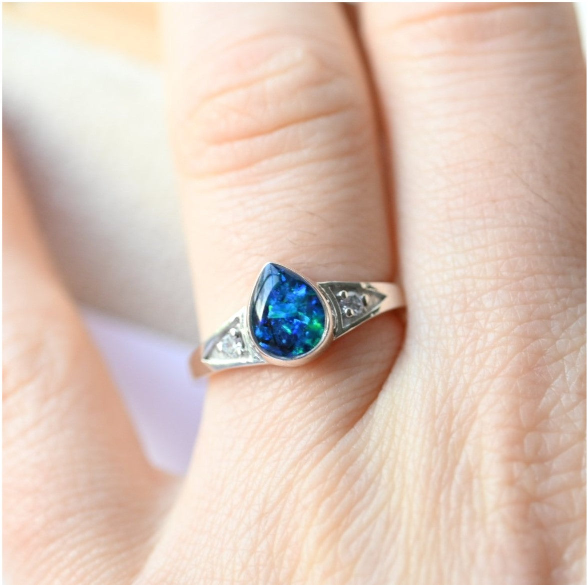 Memorial Ring Packaging – Teardrop Ashes Ring in Gift Box – The personalised teardrop memorial ring presented in a gift box, ready to be cherished or gifted in memory of a loved one.