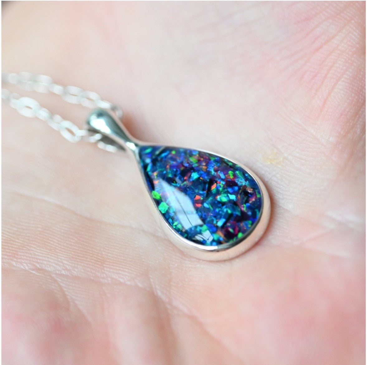 Side View of Teardrop Ashes Pendant in Sterling Silver – A detailed side angle of the teardrop necklace, highlighting its smooth finish and elegant memorial design.