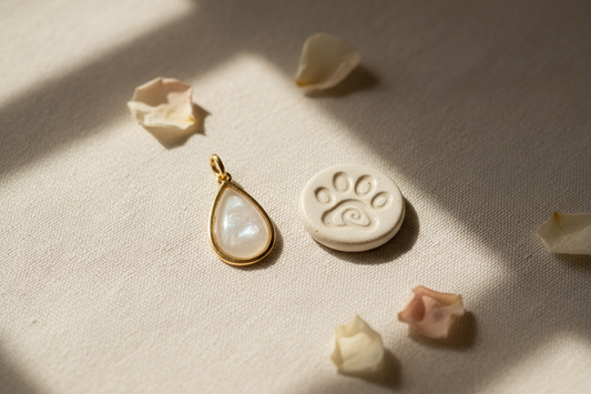 What Happens to Pet Ashes in Memorial Jewellery? The Science & Craft Behind the Process
