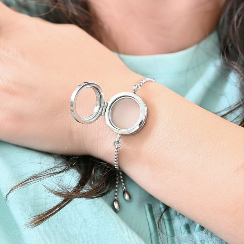 Pet Memorial Bracelet — Ashes, Hair, Fur or Flowers | Glass Locket Keepsake UK