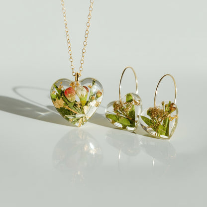 "Funeral flower memorial necklace and earrings set with preserved flowers in resin heart pendant