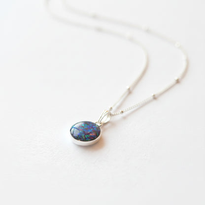 Elegant Sterling Silver Memorial Necklace with Circle Pendant – A beautiful 10mm or 12mm sterling silver pendant necklace with custom ashes, hair, or opal flakes inside, preserving memories.