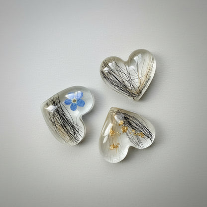 Gold flake memorial heart paperweight keepsake