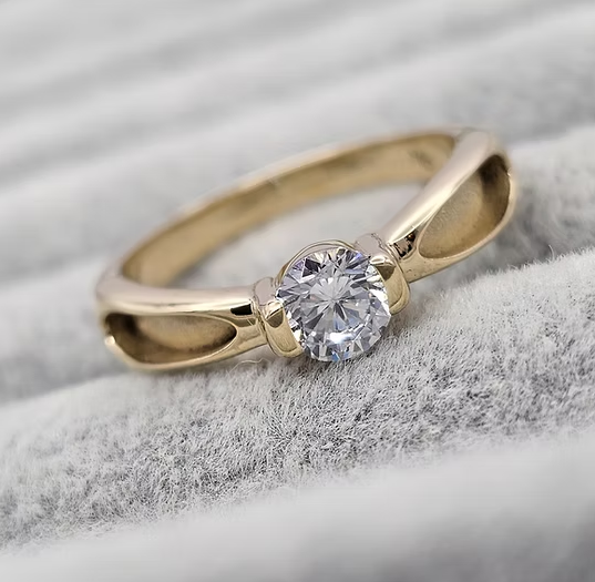 9ct yellow gold CZ solitaire ring side view showing crossover twist shank tapering to brilliant round CZ stone