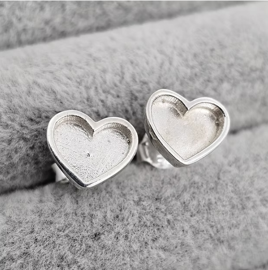 Silver 925 plain heart stud earrings on grey velvet — blank silver front view