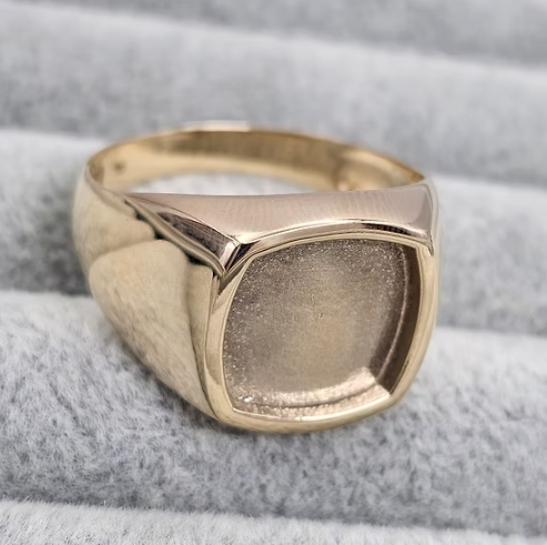 9ct yellow gold unisex square signet ring angled view showing bezel depth