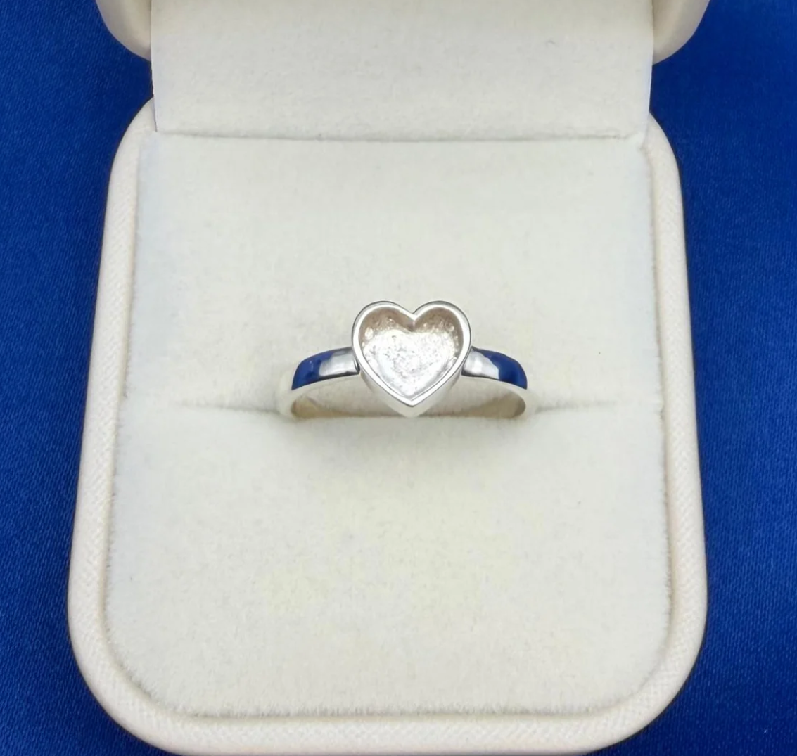 925 sterling silver plain heart ring front view showing clean polished heart-shaped bezel approximately 7.5mm and 2.2mm band