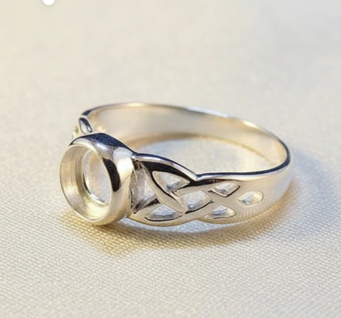 Silver 925 Celtic Knotwork Shoulder Memorial Ring — 6mm Resin Setting | Ashes, Hair & Fur Keepsake