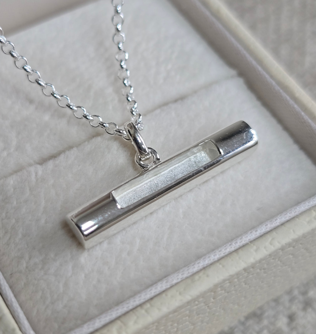 925 sterling silver T-bar memorial pendant — close up showing central resin channel and polished bar detail on belcher chain