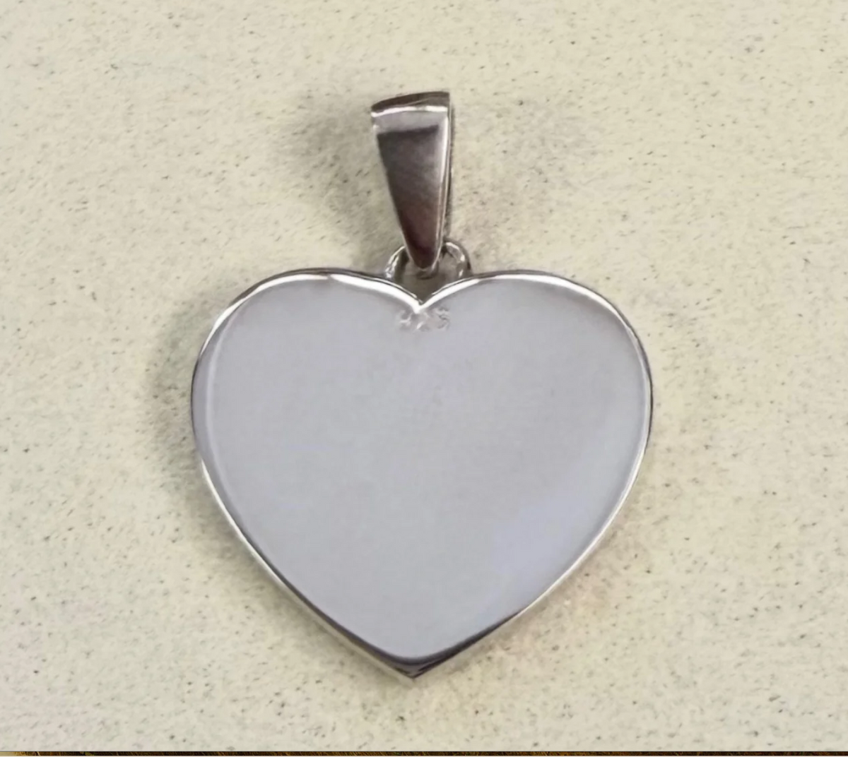 925 sterling silver plain heart pendant showing flat engravable back and bail detail