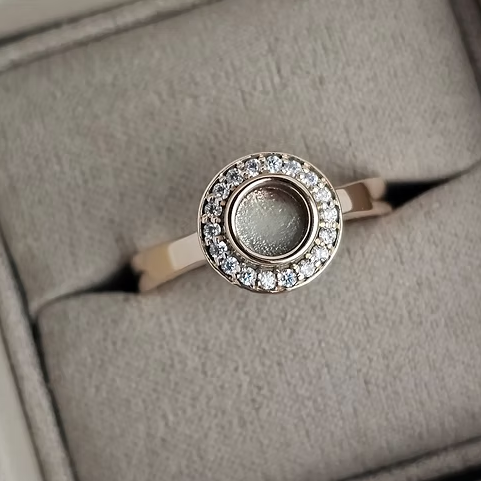 Reference photograph of the Halo CZ Cluster ring setting