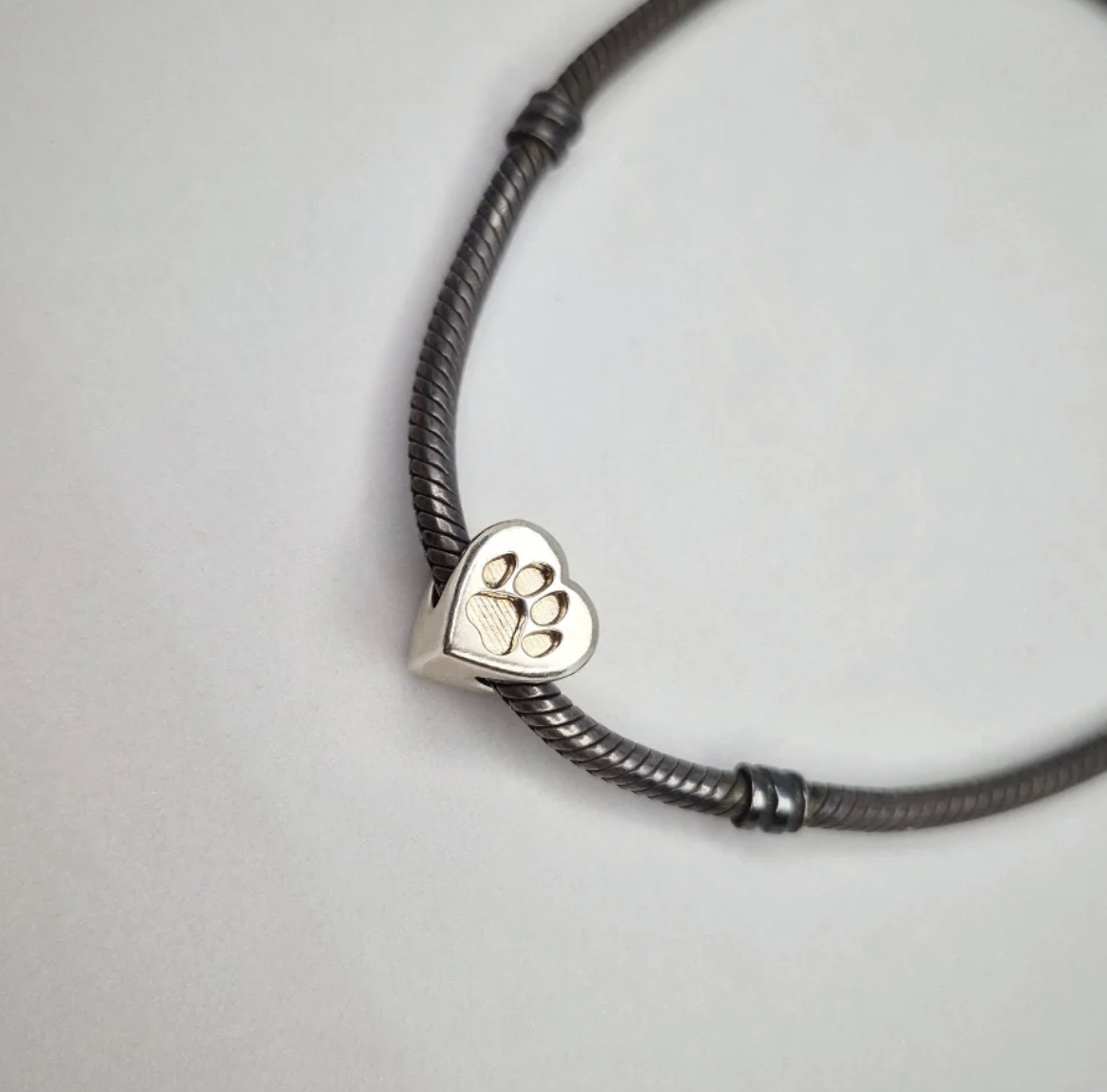 Personalised Pet Portrait Bracelet Bead – Ashes, Hair & Fur Memorial Keepsake
