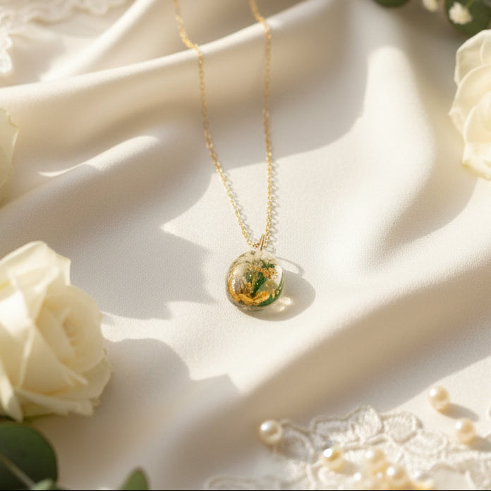 Wedding bouquet preservation necklace with real dried flowers in resin