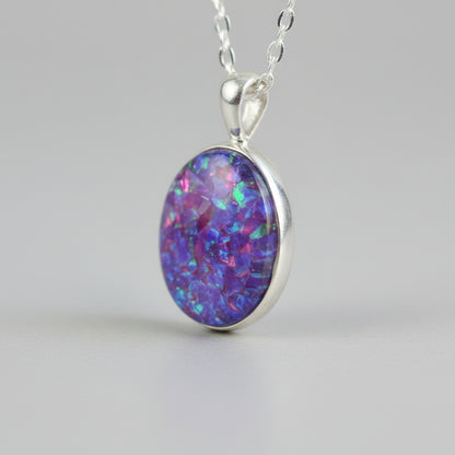 Side View of Memorial Oval Pendant with Opal Flakes & Silver Chain – A side profile of the oval pendant, highlighting its opal flakes and attached to a sterling silver chain.