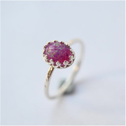 Sterling Silver Ashes Ring with 6x8mm Stone Close-Up – A close-up of the memorial ring, highlighting the beautiful 6x8mm stone with ashes, creating a meaningful and sentimental design.