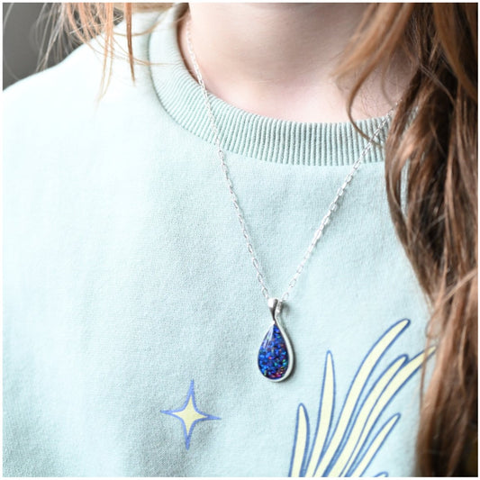 Teardrop Ashes Necklace in Sterling Silver with Opal Flakes – A handcrafted sterling silver teardrop pendant featuring cremation ashes and iridescent opal flakes, symbolising love and remembrance.